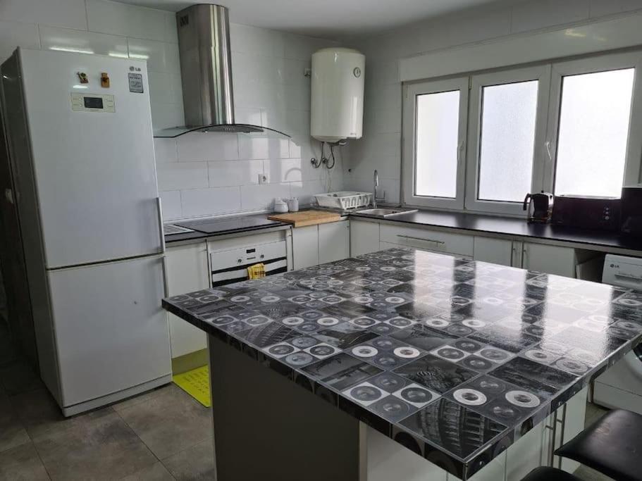 A Un Paso De La Playa, Amplio Apartamento Хихон Экстерьер фото